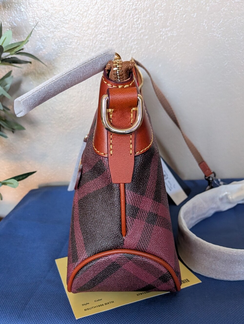 NWT! Dooney & Bourke Sutherland Small Hobo in Bordeaux - Picture 6 of 11
